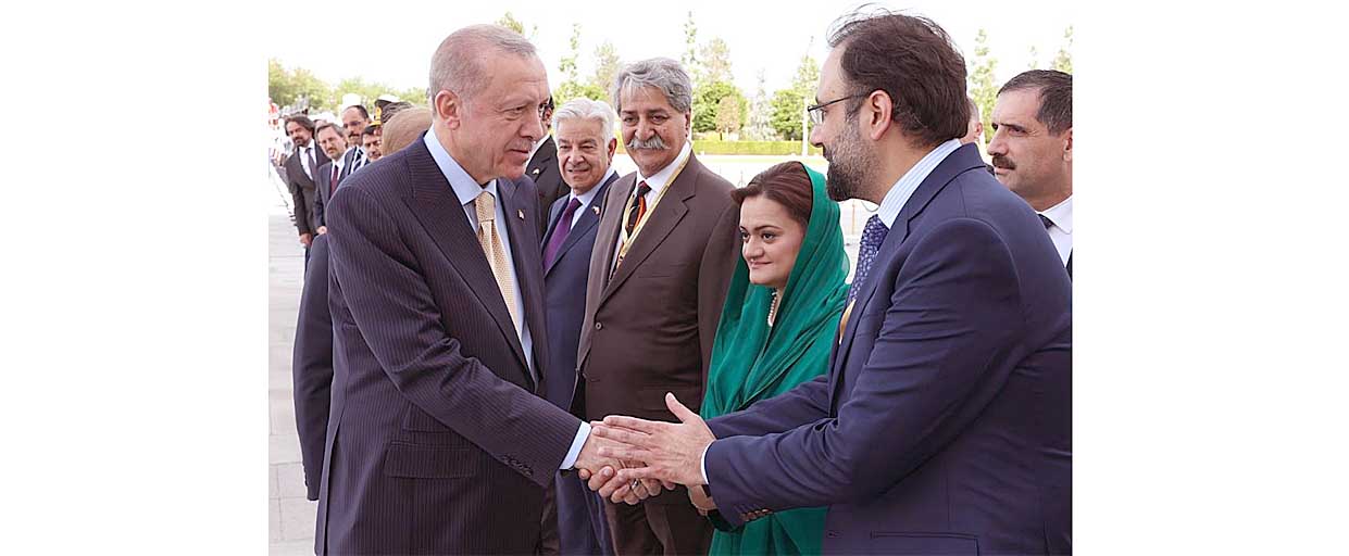Recep Tayyip Erdoğan talking with Chaudhry Salik Hussain